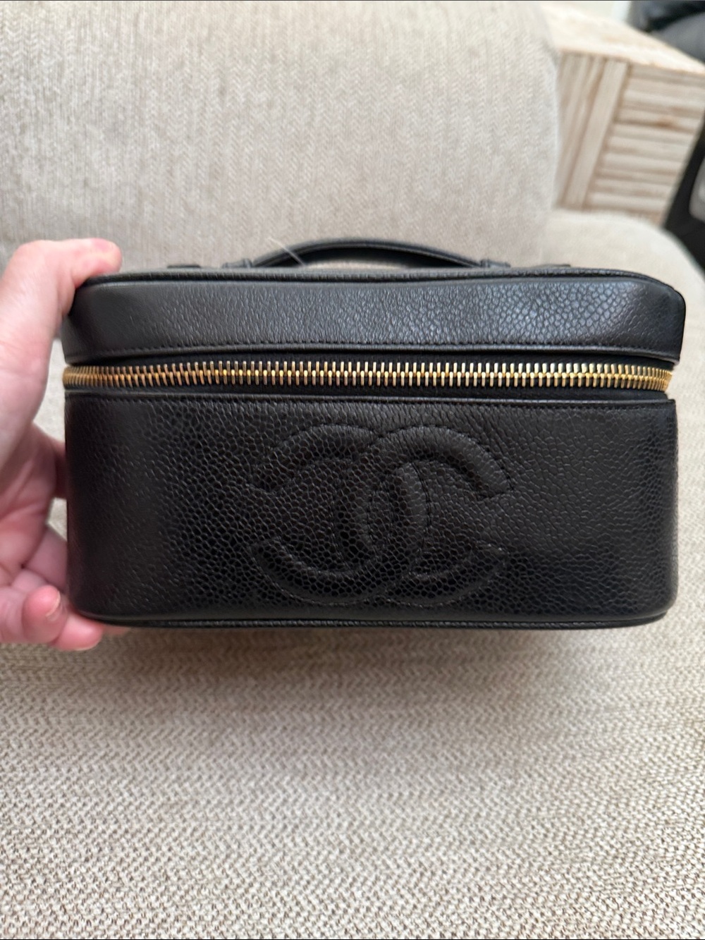 Pre owned luxury CHANEL Black Leather Vanity Case with Gold Hardware - Picture 2 of 11